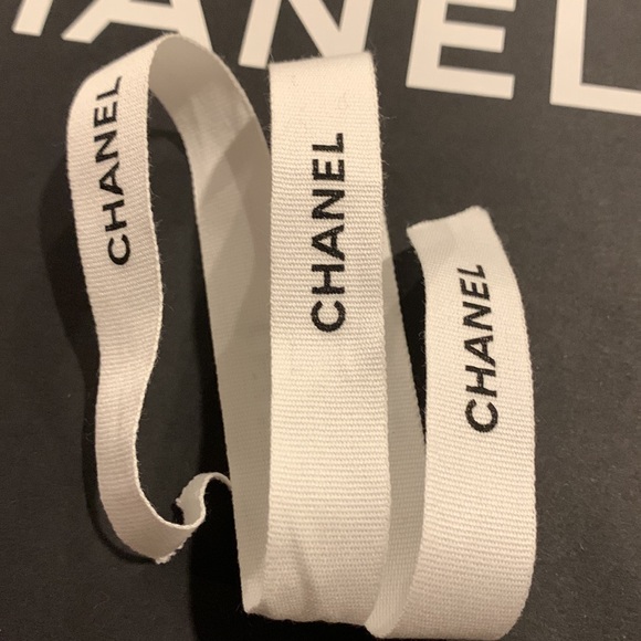Chanel white ribbon - Picture 2 of 4